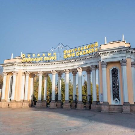 Свежая Студия В Центре Города Almaty Eksteriør bilde